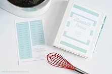 Bliska Ci osoba uwielbia gotować i posiada mnóstwo przepisów wybranych z internetu lub gazet? Najlepszym prezentem dla niej będzie... własnoręcznie zrobiony przepiśnik! Pozwoli ...