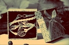 Piękny MiniBox z bransoletką oraz życzeniami w środku za jedyne 20 zł . Po więcej szczegółów zapraszam na nasz fanpage..link w komentarzu ;)