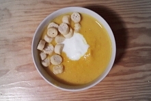 krem z dyni z grzankami i jogurtem :)