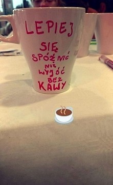 I kiedy po zerwaniu najbardziej żałujesz pozostawionego u niego słoika swojej kawy. I jest ci smutno nie dla tego , że się rozstaliście tylko dla tego , że trzeba będzie przeżyć...