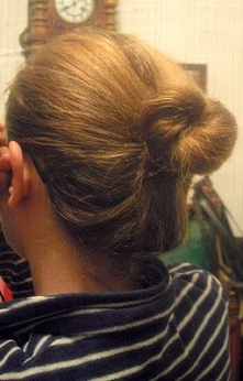 wypadanie włosów od niewłaściwej fryzury? Ano tak... Niby niewinny kok, a ile uciekinierów z głowy przez niego. Smutne szczegóły KLIK na zdjecie