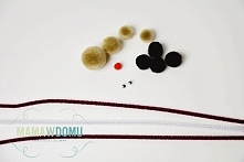 Renifer z drucików i pomponów, więcej na mamawdomu.pl