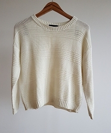 Biały sweterek rozmiar M.