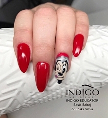 Klasyczna czerwień z myszką Miki :)