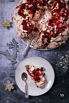 Bezowy wieniec wigilijny z ...