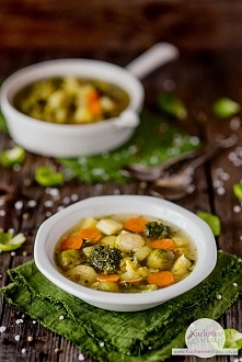 Zupa z brukselki z brokułem i ziemniakami