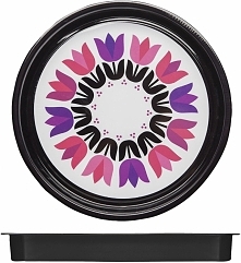 Okrągła taca od Sagaform to połączenie niebanalnego designu i czystej funkcjonalności.