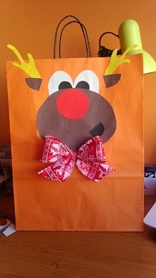 Ze zwykłej torby papierowej pomarańczowej do świątecznej torby prezentowej :)