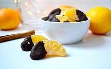 Jadalne prezenty bez cukru. Mandarynki w gorzkiej czekoladzie z solą. Pycha! Przepis po kliknięciu w zdjęcie.