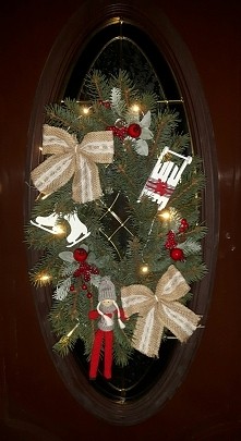 Drzwi stare więc trzeba był...