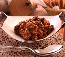 Świąteczny bigos Drukuj
Przepis Magdy Gessler
CZAS 3 godz.TRUDNOŚĆPORCJA DLA
kapusta kwaszona	2000 g
boczek wędzony	300 g
kiełbasa cienka	300 g
karkówka z dzika	300 g
prawdziwki...