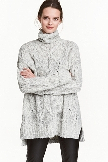 ★★★ Jestem strasznym zmarzluchem. Kilka warstw ubrań to dla mnie za mało. Jakbym założyła sweter ze zdjęcia, który jest przepiękny i w dodatku bardzo ciepły, to już bym go do ko...