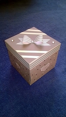 wykonam na zamówienie pudełko na CHrzest Święty dla chłopca. Mój e mail: milena.szubinska@o2.pl polecam ;)