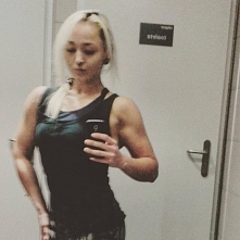 Kochane!
Dawno mnie tu nie było, przepraszam! 
Nie myślcie tylko, że złożyłam broń.
Od zawodów rzuciłam się w wir pracy - praca z podopiecznymi, praca, treningi, prowadzenie dom...