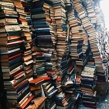 Tyyyyle książek wam pod cho...