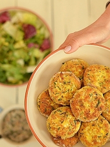 Kotleciki z jajek i kaszy jaglanej.