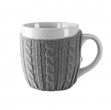 Drogi Mikołaju... kubek w szarym sweterku o pojemności pół litra to dla kawosza takiego jak ja prezent idealny.