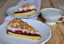 Tarta z malinami i bezą