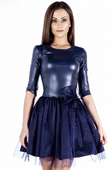 Bicot 2106-06 sukienka granatowa Niespotykana sukienka, góra dopasowana wykonana z dzianiny typu ekoskóra, pionowe przeszyci optycznie wydłużają sylwetkę