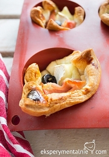 Przekąski sylwestrowe – ciasto francuskie z serem