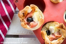 Przekąski sylwestrowe – ciasto francuskie z serem i szynką / Puff Pastry with Ham and Cheese