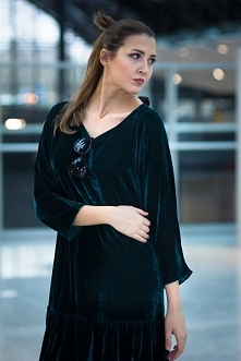 Sukienka z odpinaną kokardą...