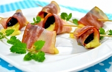 Śliwki w boczku z żółtym se...