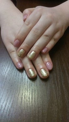 Moja robota :-D semilac: 037 (Gold Disco), 057 (Nude Beige Rose) dziękuję modelce :-*