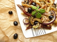 Sałatka makaronowa z wędzonym kurczakiem. Przepis po kliknięciu w zdjęcie