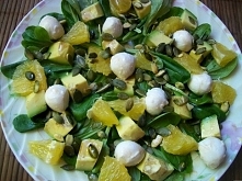 sałatka z roszponką,awokado,pomarańczem i słonecznkiem