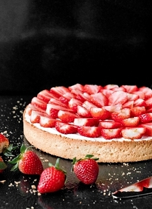 Tarta z kremem mascarpone i truskawkami - prostota, której smak zachwyca! :)