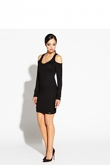 Sukienka z wycięciami, więc...