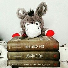 Najlepsza trylogia ze świata fantasy! Nic dodać, nic ująć. Nie badź osioł i pozostań osobliwy!