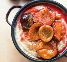 Budyń jęczmienny ze śliwkami