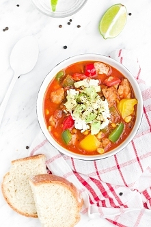 Aromatyczna, rozgrzewająca zupa z kurczakiem i warzywami - przepyszna!