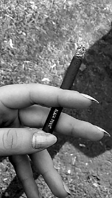 #nails #black #and #white #foto #cigarette #devil