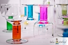 Komplet czterech kieliszków z dmuchanego szkła w fantazyjnych kolorach.