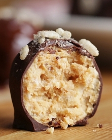 No-Bake Crispy Chocolate Peanut Butter Balls