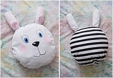 Co powiecie na takie poduchy z wypełnieniem? :D 
Oczywiście wszystko ręcznie malowane ;)