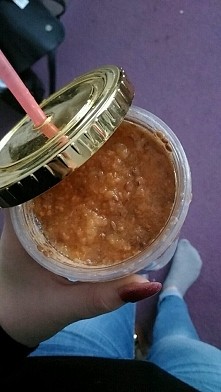 Dzień dobry! Dzien 2 :D 
marchewka+jabłko+mandarynka+siemie lniane pychotaaaa, teraz na studia ;)
byle do przodu!