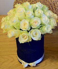 Bukieciarnia Szafir - kwiaty w pudełkach. Warszawa i okolice.