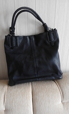 sprzedam piękna granatowa torbę , bardzo wygodna i pojemna polecam