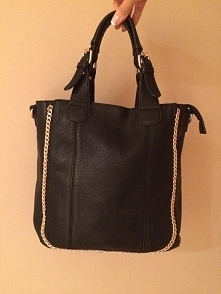 Sprzedam fajna czarna torbe ze zlotym zameczkiem stan idelany noszona kilka razy polecam