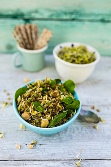 SAŁATKA Z KIEŁKAMI
cookmaga...