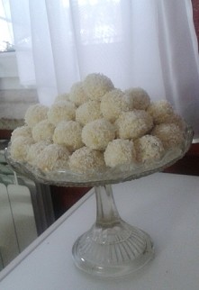 Rafaello. 
Przepis wzięty z Zszywka ☺