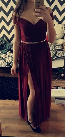 Sprzedam rozmiar M idealna na studniówkę :)