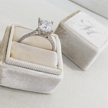 Portal Weselnapolska_pl
Biżuteria ślubna, pierścionki zaręczynowe, inspirujące pomysły.