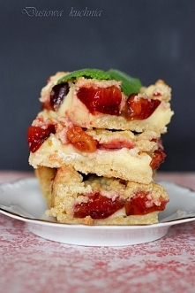 Ciasto kruche ze sliwkami i budyniem