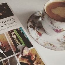 Kawa, książka i muzyka.
Cze...