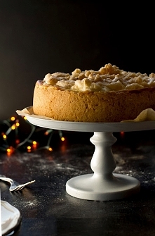 Sernik z brzoskwiniami